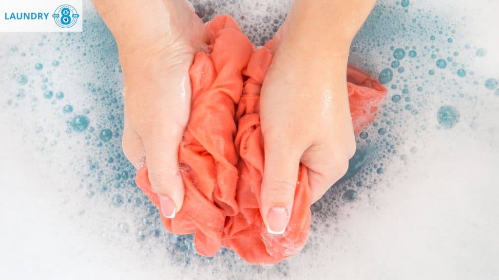 Cara Mencuci Baju dengan Tangan agar Pakaian Bersih dan Awet